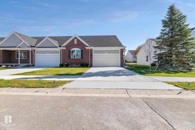 view of front of property featuring a front yard