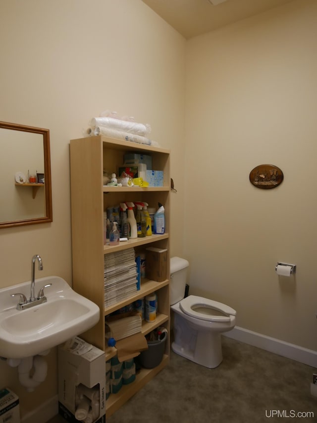 bathroom featuring toilet and sink