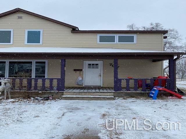 view of front of house with covered porch