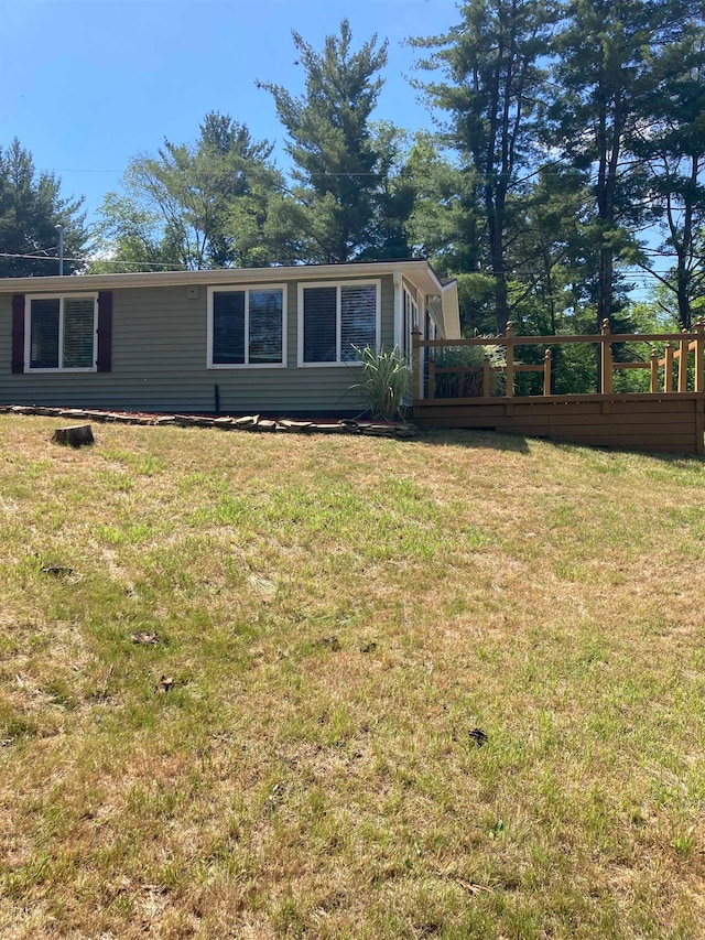 view of front facade with a front yard