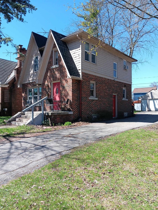 view of front of home with a front yard