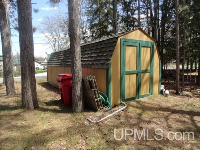 view of outbuilding