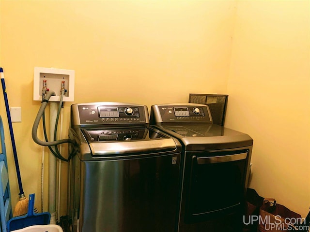 laundry area with washing machine and dryer and washer hookup