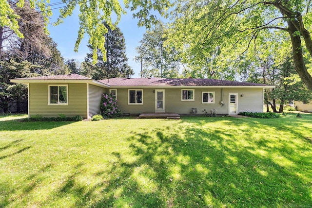 single story home with a front yard