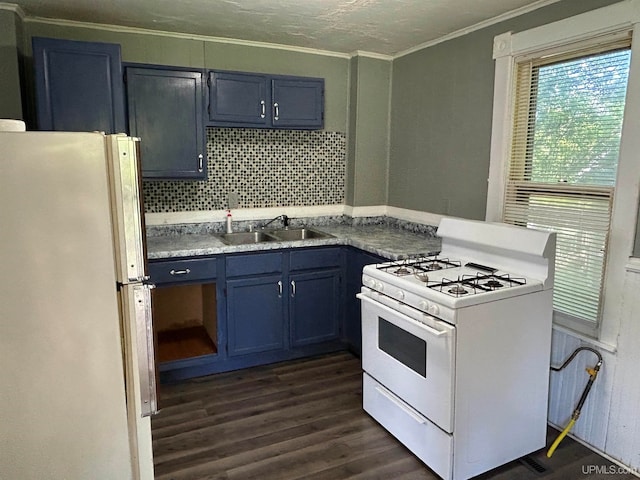 kitchen featuring dark hardwood / wood-style floors, sink, blue cabinetry, and white appliances