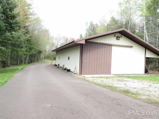view of detached garage