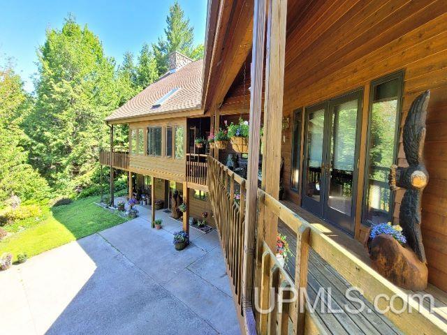 view of side of property featuring a patio area