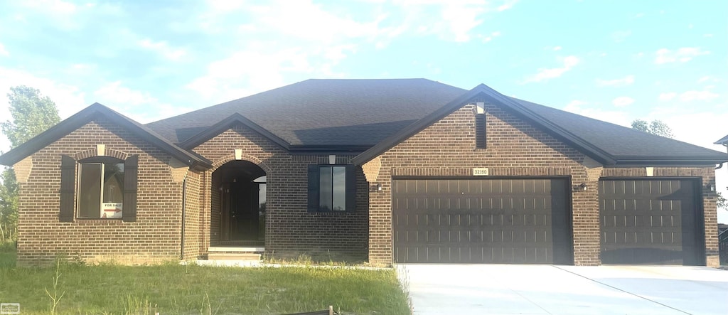 32160 Kenny Dr, Chesterfield Twp, MI 48047