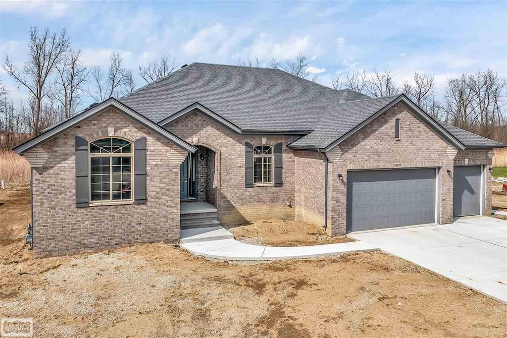 32160 Kenny Dr, Chesterfield Twp, MI 48047