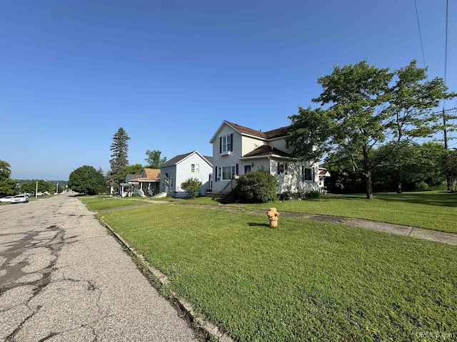 view of front of house featuring a front yard