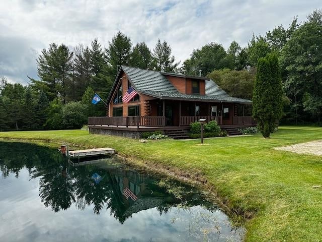 back of house featuring a yard