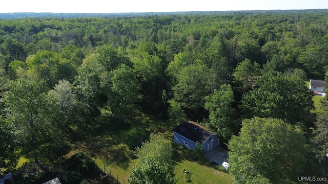 bird's eye view with a view of trees