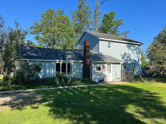 back of house featuring a yard