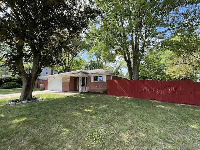 view of front of property featuring a front lawn and a garage