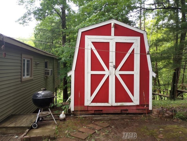 view of outbuilding