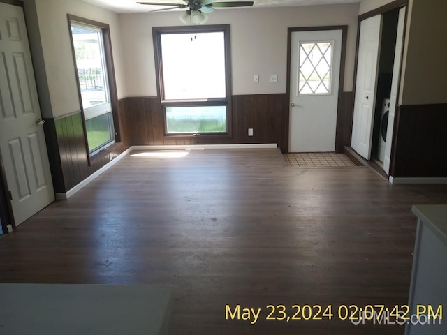 interior space with washer / clothes dryer, ceiling fan, and dark hardwood / wood-style floors