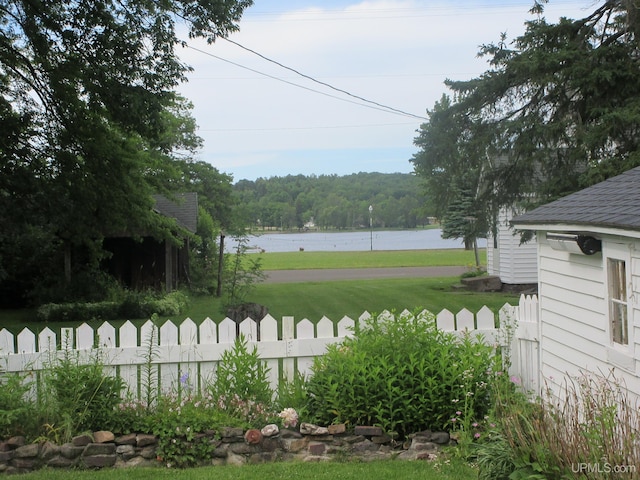 view of yard with a water view