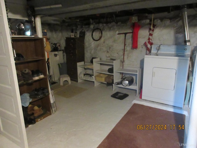 basement featuring washer / dryer