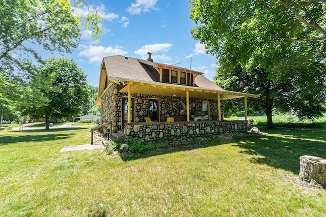 back of house featuring a yard