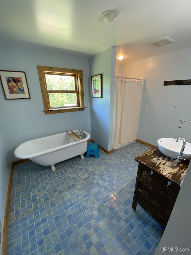 bathroom featuring curtained shower, visible vents, vanity, a freestanding tub, and baseboards