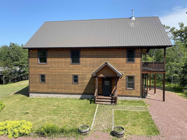 view of front facade featuring metal roof and a front yard