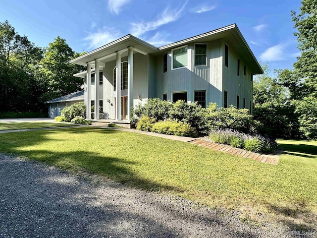 view of front of property with a front yard