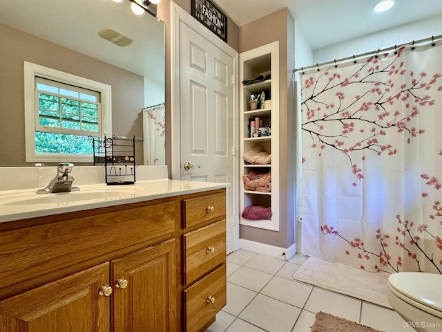 full bath featuring tile patterned floors, a shower with curtain, toilet, and vanity