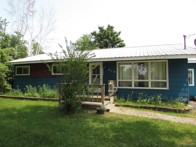 ranch-style house with a front yard