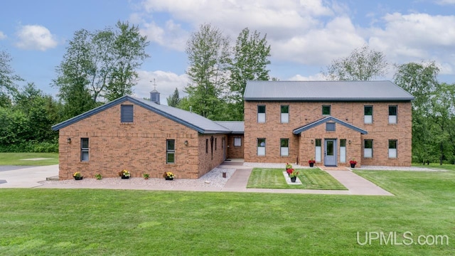 view of front of property with a front lawn