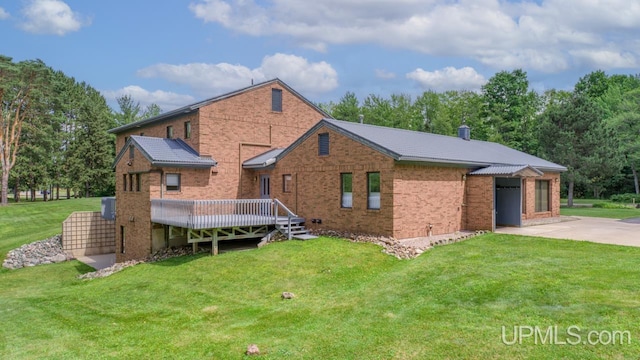 view of front of home with a front yard