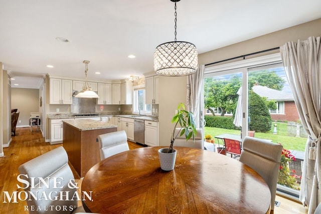 dining room with light hardwood / wood-style floors