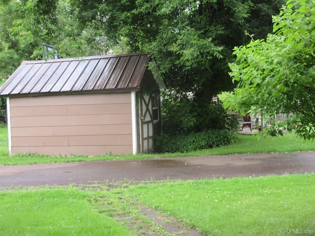 garage with a yard