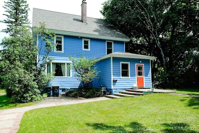 back of house featuring a yard