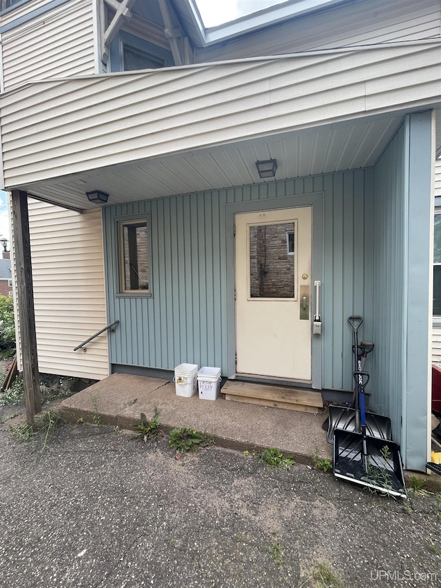 view of property entrance