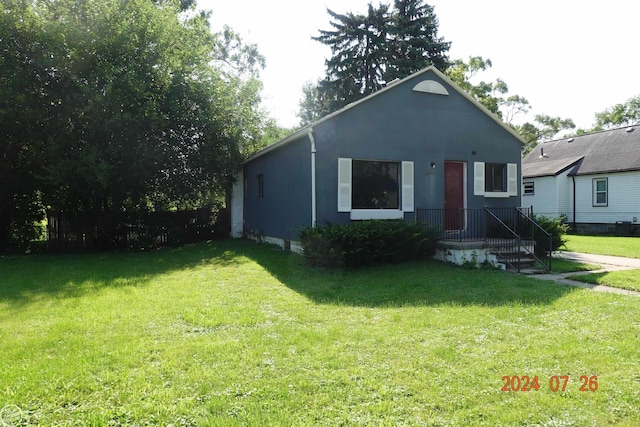 view of front facade featuring a front yard