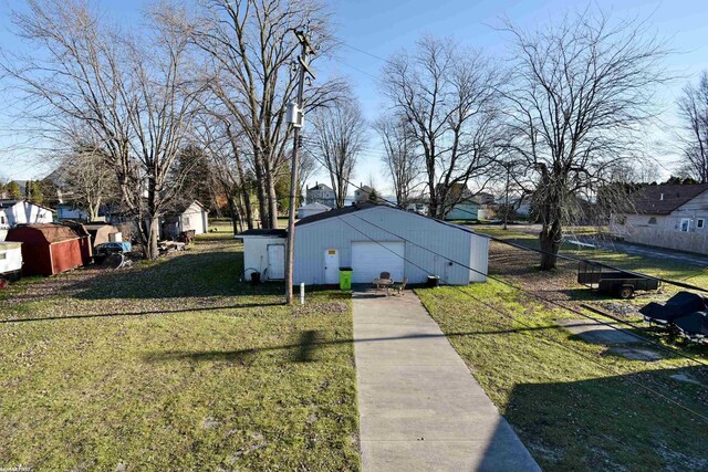 view of front of property with a front lawn