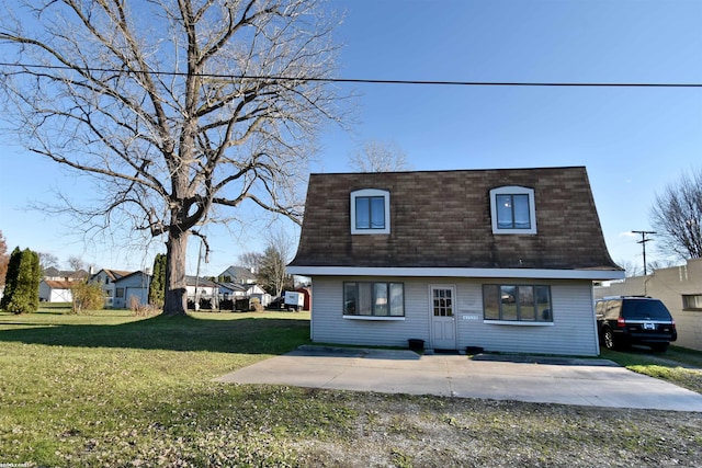 view of front of property with a front yard