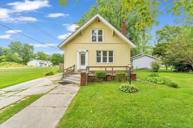 view of front of property with a front lawn