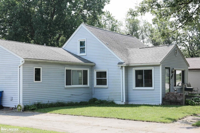 exterior space featuring a front yard