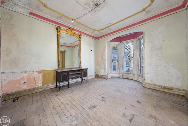 misc room featuring crown molding and hardwood / wood-style floors