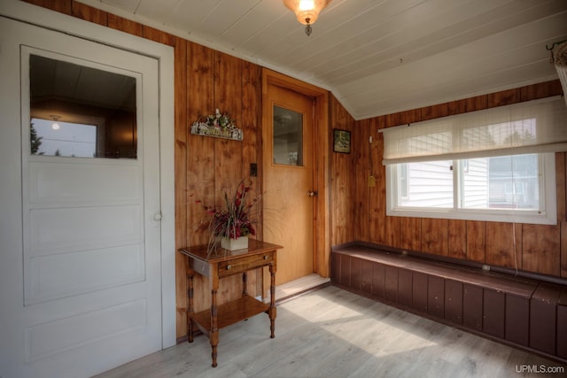 sunroom with vaulted ceiling