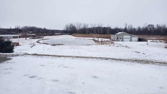 view of yard layered in snow