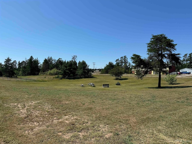 view of yard featuring a rural view