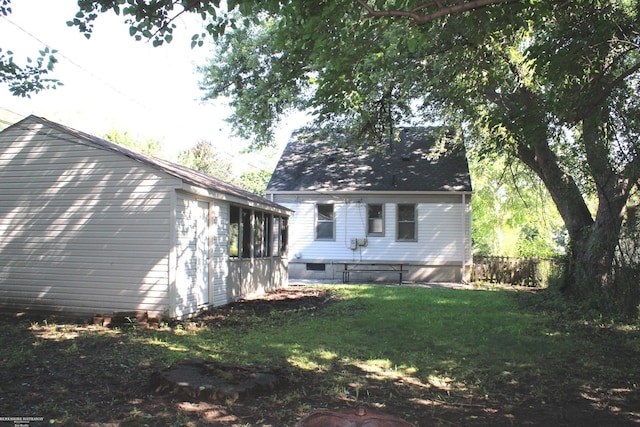 back of house featuring a lawn