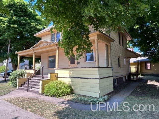 view of front of house with a porch