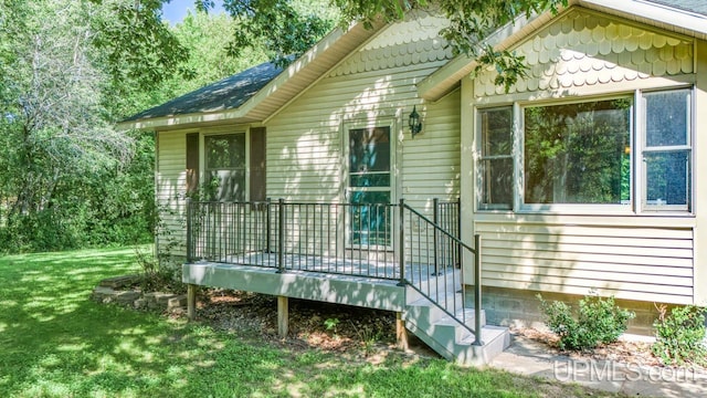 view of front of property with a front yard