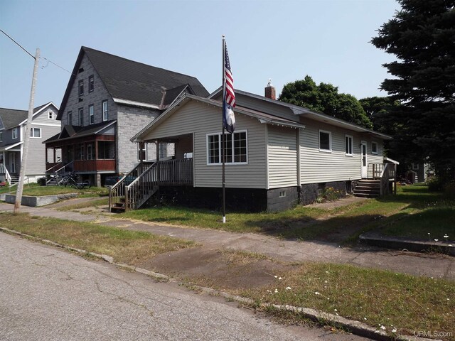 view of side of home featuring a lawn