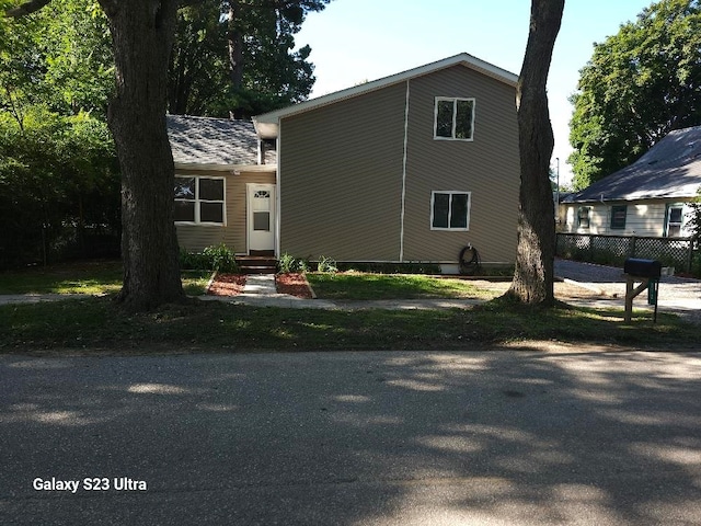 view of front of property