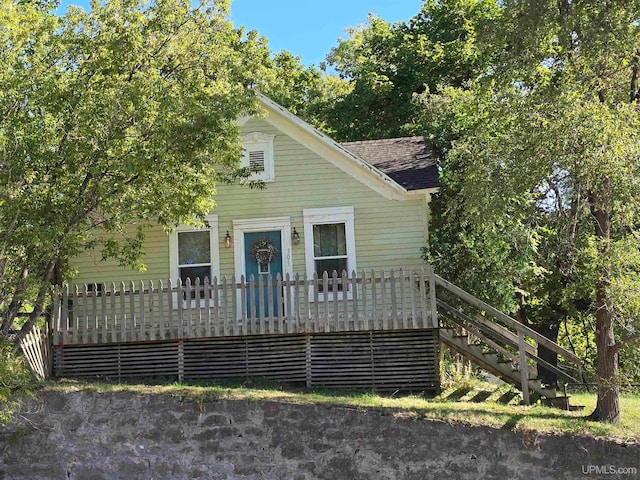 view of front facade featuring a wooden deck