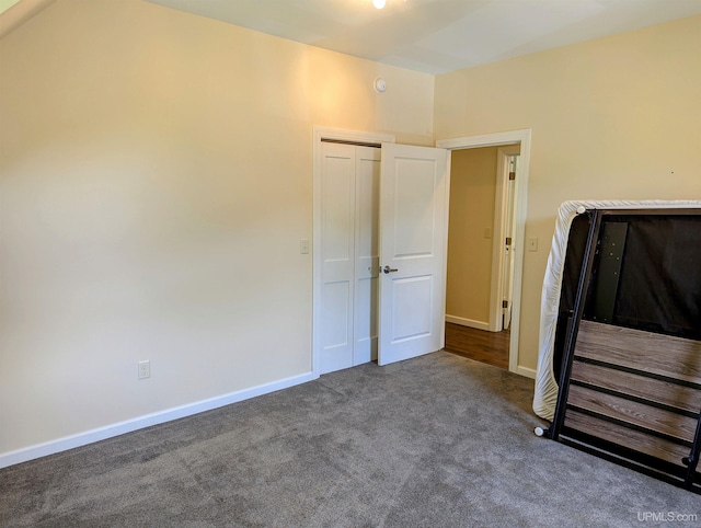 unfurnished bedroom featuring carpet flooring and a closet